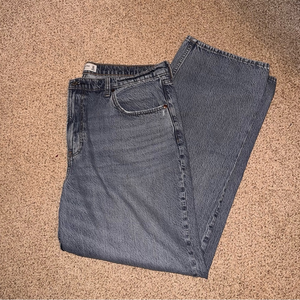 Abercrombie & Fitch High-Rise Straight Leg Jeans - Light Blue - Picture 2 of 4